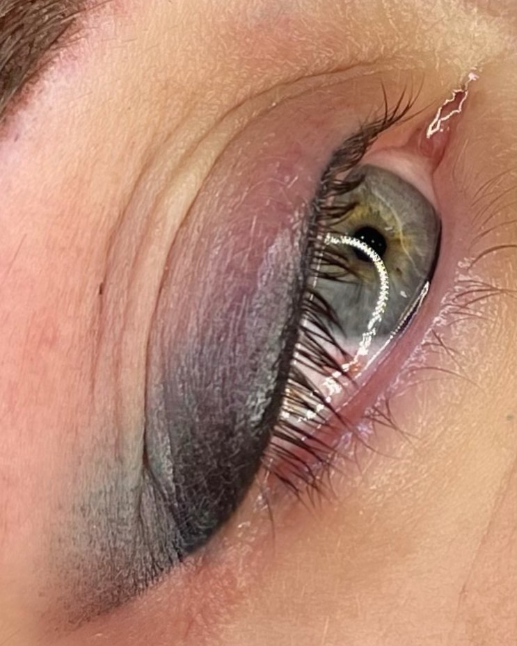 Eye liner classique à Saint-Cyr-sur-Mer